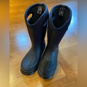 Gently used youth Bogs.